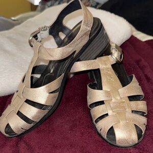 LUCKY BRAND Carlio Sandal- champagne color block heel